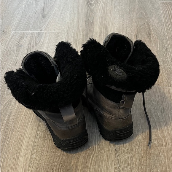 UGG Adirondack Woman’s Winter Boots - Picture 6 of 9